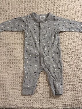 Gray Triangle Print Snap-Front Baby One-Piece Pajama - Carter's